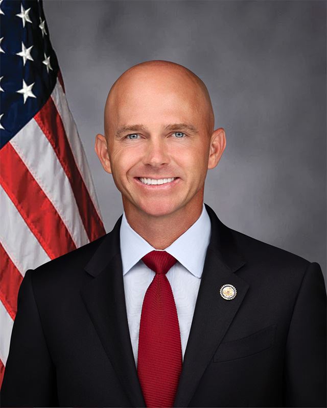 美國共和黨籍聯邦眾議員提摩斯(William Timmons)在SpaceX上市不到一週便進場買股,金額介於5萬美元至10萬美元之間,這也是他六年來首度申報股票交易。時間點的巧合引發外界質疑,他是否利用職務之便提前布局。(圖/翻攝自提摩斯眾議員官網)