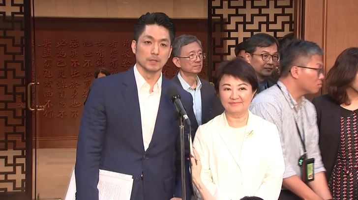 台北市長蔣萬安、台中市長盧秀燕先行離去時受訪。(圖/翻攝畫面)