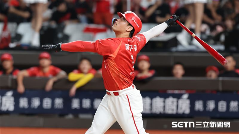 中職37年例行賽,味全龍左外野手陳子豪。(圖/記者劉彥池攝影)