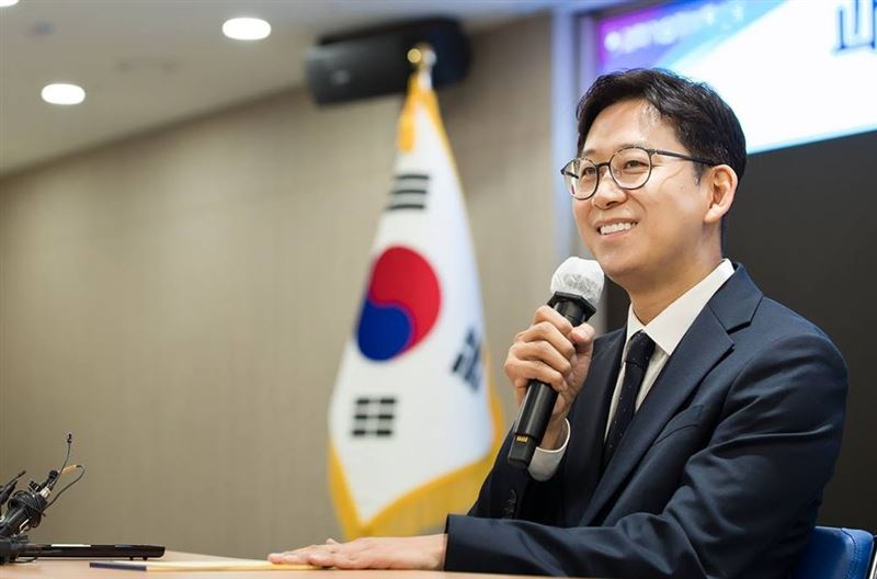 韓國科學技術情報通訊部長裴慶勳表示,他期待韓國能加速邁入AI代理時代,在全球AI競爭中占有一席之地。(圖/翻攝自韓國科學技術情報通訊部臉書)