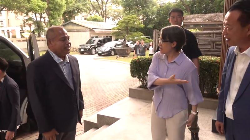 蕭美琴歡迎帛琉副總統歐宜樓訪台。(圖/總統府提供)