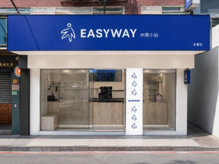 7、8年級生回憶殺!手搖飲始祖休閒小站重啟門市,英文名稱「Easy Way」,網笑喊「青春真的回來了」。(圖/翻攝自Threads)