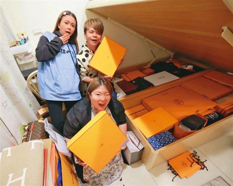 蔡阿嘎前員工蘿拉私簽廠商AB合約事件。(圖/翻攝自網路)