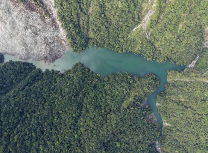 萬里溪堰塞湖空拍圖。(圖/林業及自然保育署花蓮分署)