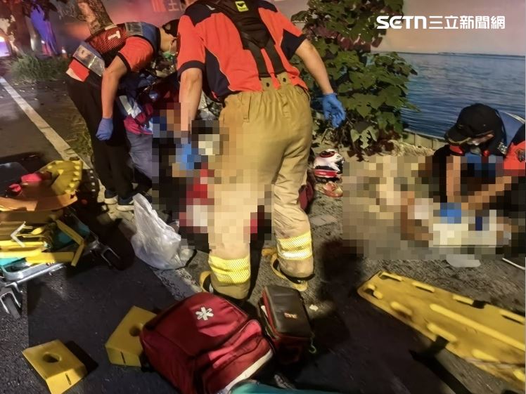 劉姓少年一度被卡在機車車頭遭火吻,後座王姓少女噴飛,雙雙斷魂。(圖/翻攝畫面)