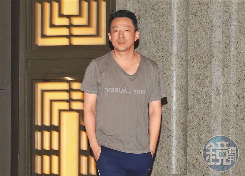 汪小菲曾因大S而失控,精神恍惚鬧上警局。(圖/鏡週刊)