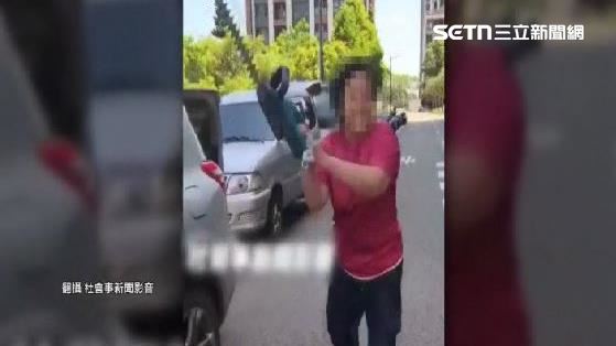 女抓狂拿割草機怒砸車！猛嗆「我讓你死」