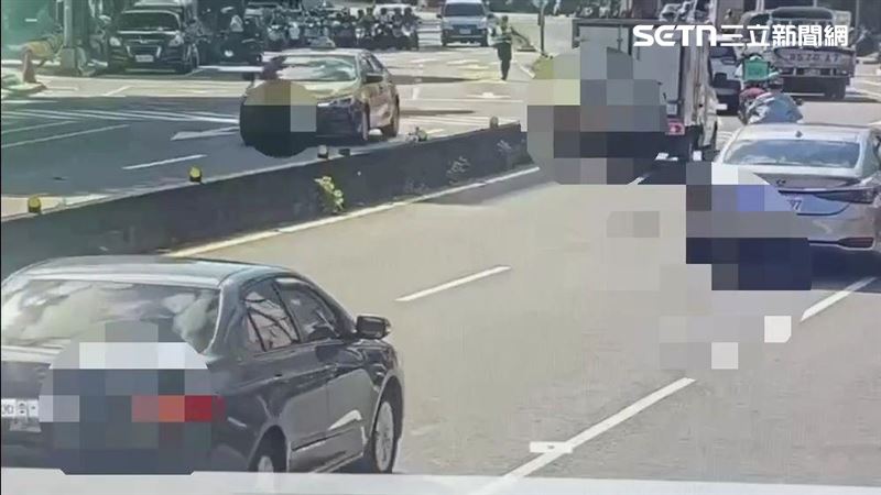 小黃突加速闖紅燈　北市警奔50米攔阻落空