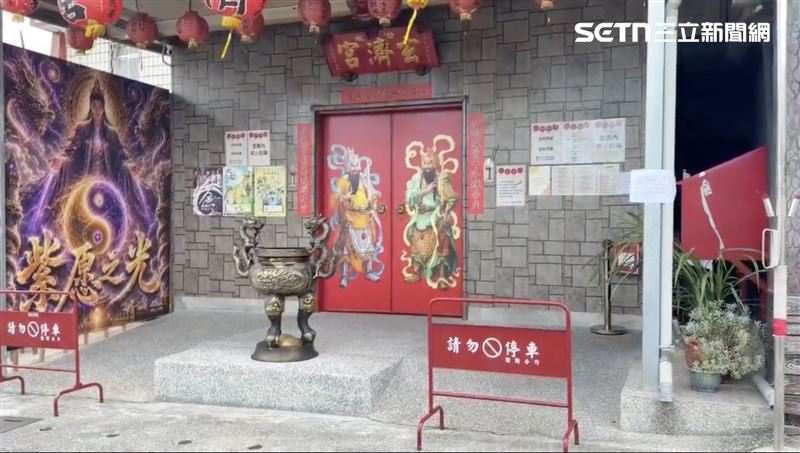 玄濟宮要拆了?尬電師父「出奇招遞陳情書」,最後補照期限為本月24日。(圖/記者王浩原攝影)