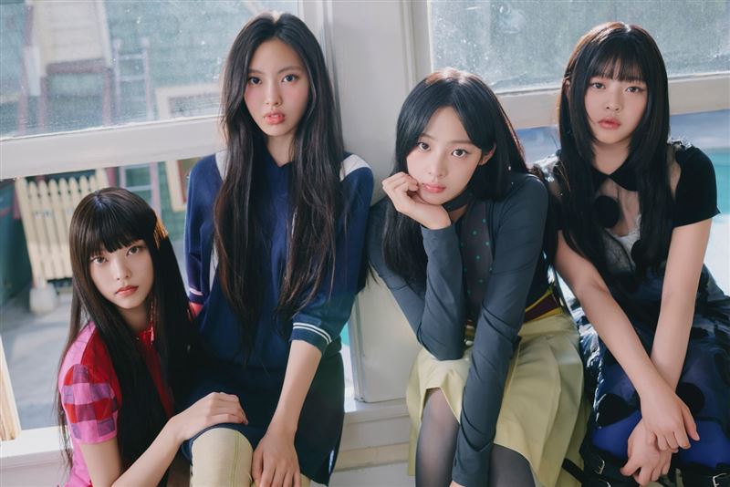 NewJeans釋出由Minji、Hanni、Haerin、Hyein四位成員合體拍攝的最新照片。（圖／翻攝自IG @newjeans_official）