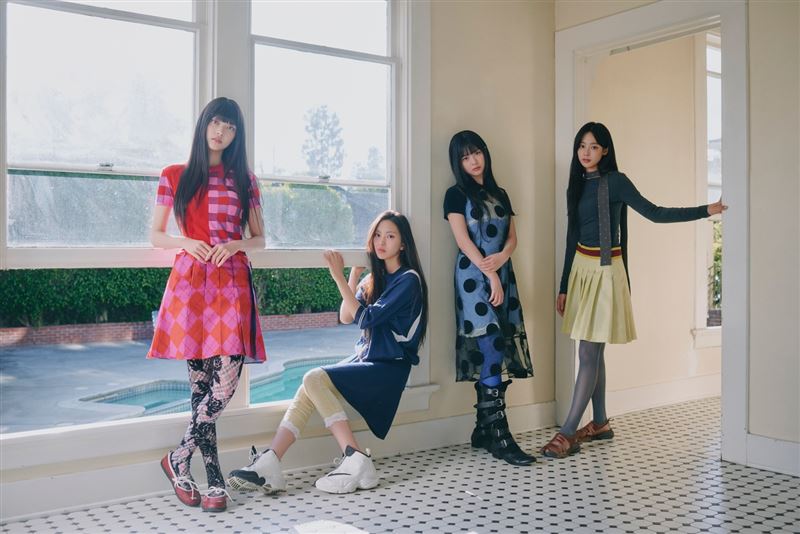 NewJeans釋出由Minji、Hanni、Haerin、Hyein四位成員合體拍攝的最新照片。（圖／翻攝自IG @newjeans_official）