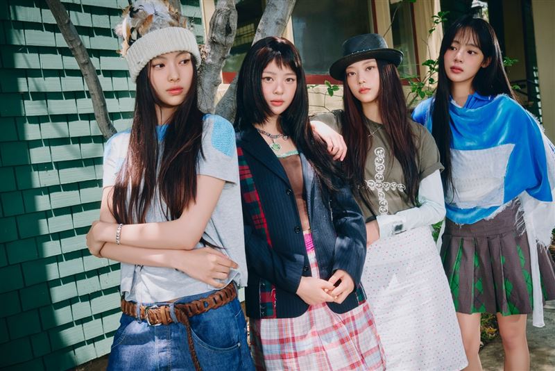 NewJeans釋出由Minji、Hanni、Haerin、Hyein四位成員合體拍攝的最新照片。（圖／翻攝自IG @newjeans_official）
