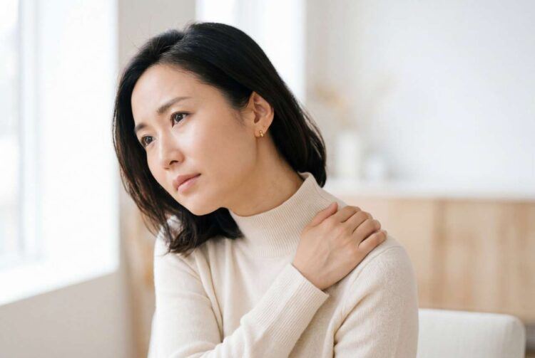 肩膀痛別輕忽!中醫師揭五十肩6大成因、4大症狀,治療方式一次看。(圖/醫健新聞網提供)