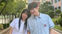《鐵拳》奉靳代車禍　過馬路慘被轎車撞飛