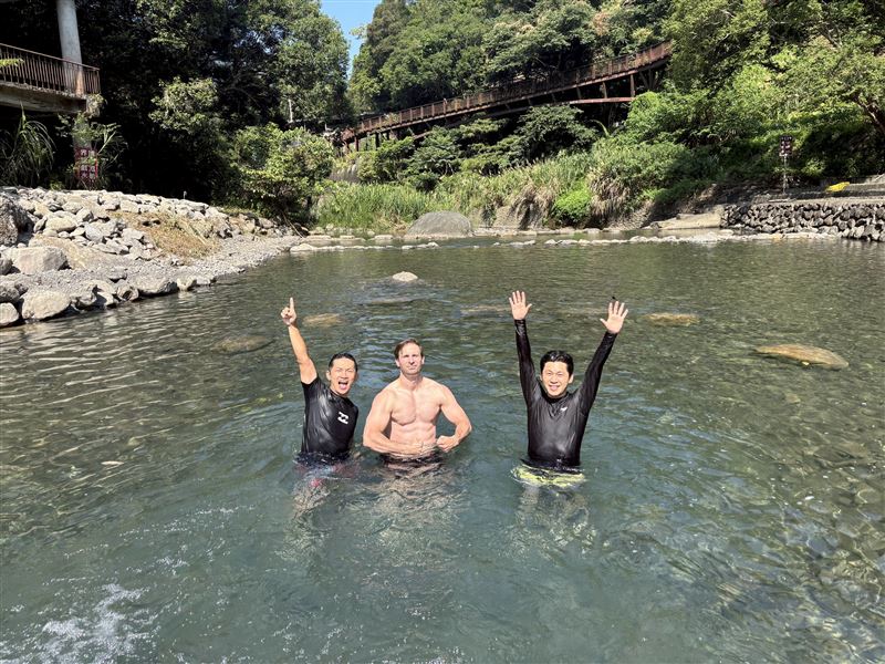 柯子培(中)上蔡昌憲(左)、黃迪揚節目。(圖/三立提供)