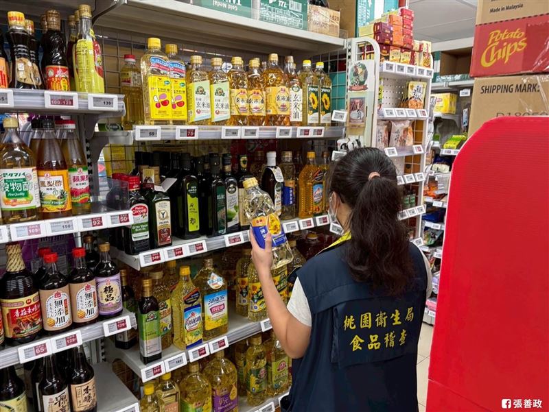 杜承哲醫師說,食安不分藍綠,桃園市長張善政有把關苯駢芘,給他一個乖寶寶章。(圖/翻攝自張善政臉書)