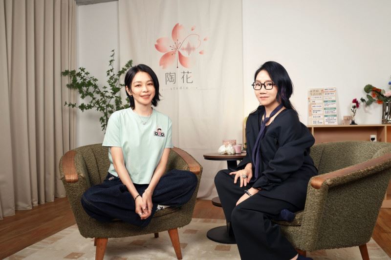 陶晶瑩(右)透露與徐若瑄同樣都有甲狀腺的疾病。(圖/《女人心事》提供)