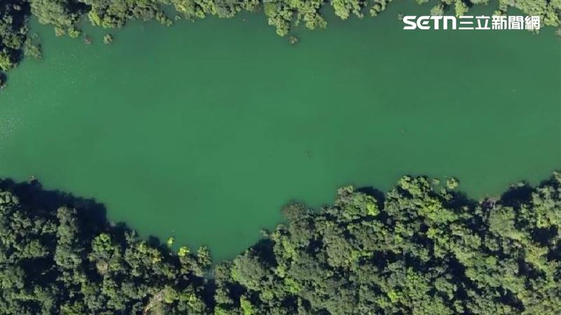 萬里溪堰塞湖溢頂「溢流了」　現場空拍曝