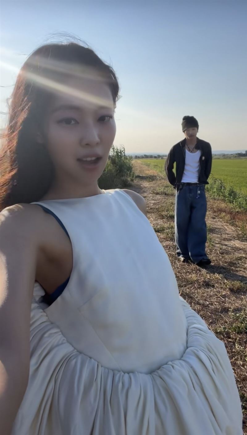 Jennie新歌MV和台灣男模特Kai合作，預告畫面曝光。（圖／翻攝自TikTok @jennierubyjane）