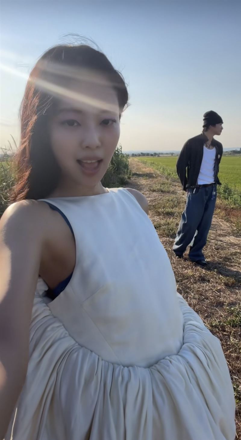 Jennie新歌MV和台灣男模特Kai合作，預告畫面曝光。（圖／翻攝自TikTok @jennierubyjane）
