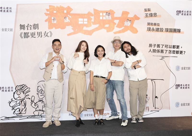 曾珮瑜(左二)再度談及自己對於洪千涵借親弟精子懷孕的想法。(圖/記者田俊彥攝影)