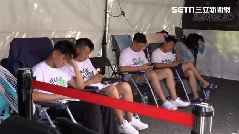 趙少康前往凱道探視藍小雞,提到有人頭痛,有人腦筋已經不清楚了,希望大家看這件事情應有同理心