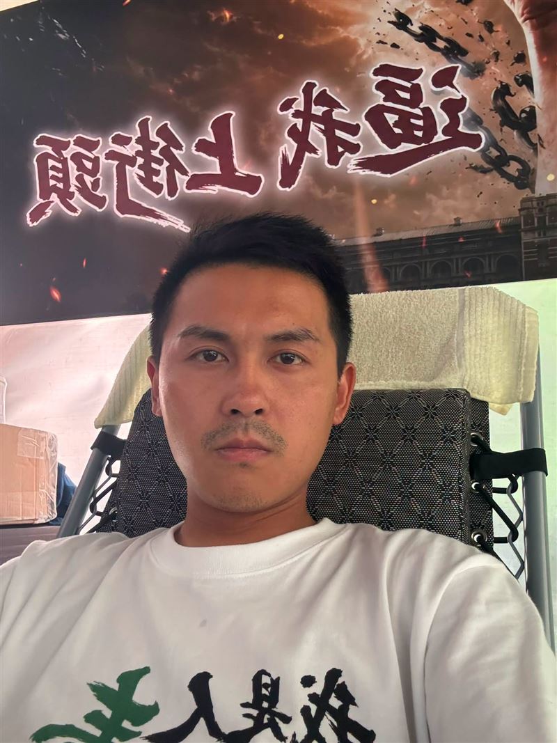 何元楷自曝絕食近況。(圖/翻攝自何元楷臉書)