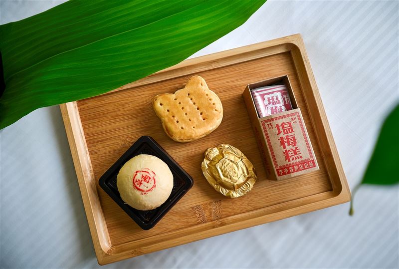 台北凱撒大飯店攜手大稻埕百年餅店李亭香推出「夏日煙火節住房專案」,入住即贈李亭香經典四入點心組。(圖/飯店旅宿業者提供)
