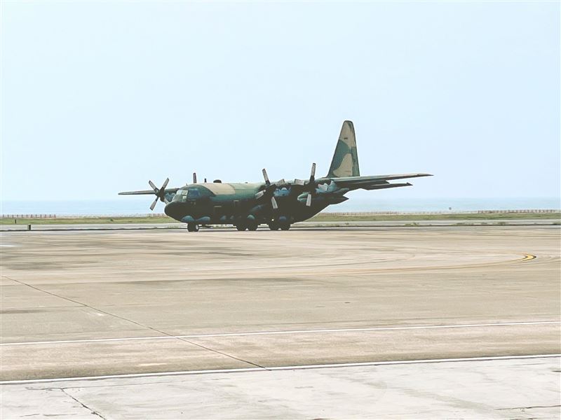 金門航空站軍機起降。(圖/翻攝自金門航空站 Kinmen Airport )