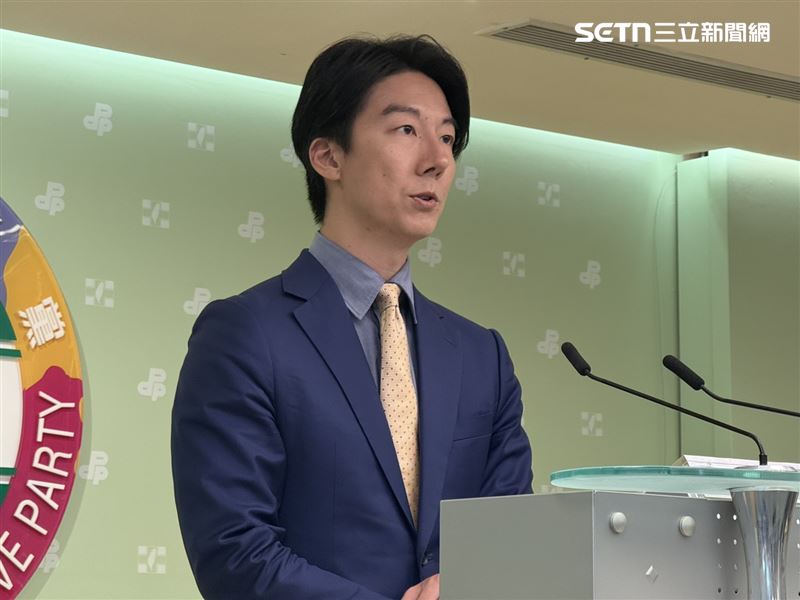民進黨發言人吳崢表示,希望台灣任何政黨、任何政治人物,都以國家利益為第一優先。(圖/記者劉秀敏攝影)