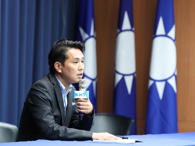 菲律賓宣布在民主礁劃設領海基線,國民黨批評已嚴重侵害中華民國南海主權,文傳會主委陳以信要求外交部提正式交涉