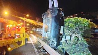 30歲女毒蟲欲落跑！狂飆自撞「直插護欄」