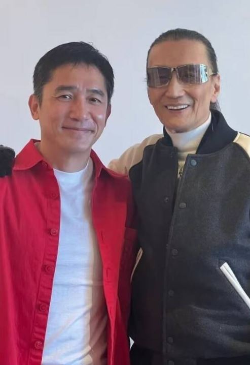 劉嘉玲曬出老公梁朝偉同框謝賢。(圖/翻攝自IG)