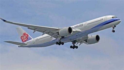1小孩降落不坐好！全機陪他天空盤旋
