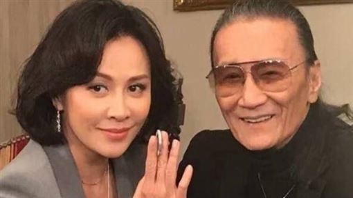 劉嘉玲悲痛發聲　曬珍貴合照淚別謝賢
