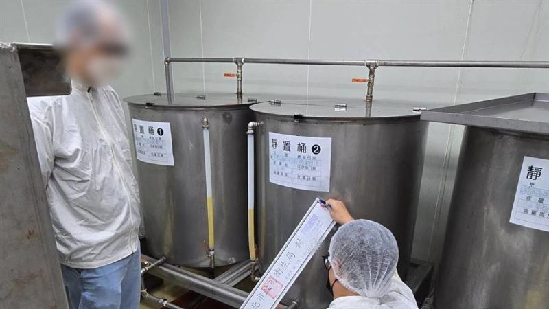 又爆苯駢芘超標　知名苦茶油近千罐流市面