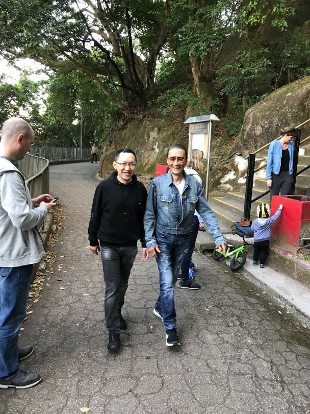 四哥的合照中依然帶著和藹笑容與難掩的星味,瀟灑優雅的型格氣度絲毫不減。(圖/翻攝自楊毅敏IG)