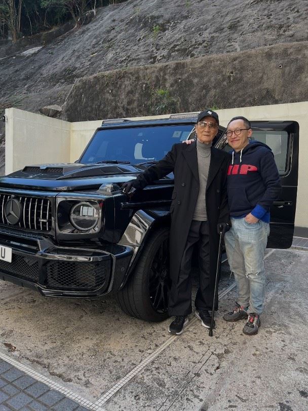 四哥的合照中依然帶著和藹笑容與難掩的星味,瀟灑優雅的型格氣度絲毫不減。(圖/翻攝自楊毅敏IG)