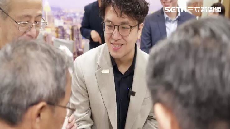 蘇姿丰父親任沈伯洋美東後援會召集人