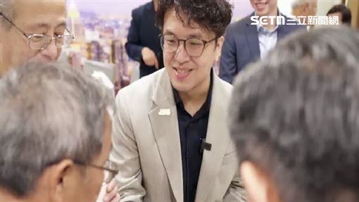 蘇姿丰父親任沈伯洋美東後援會召集人