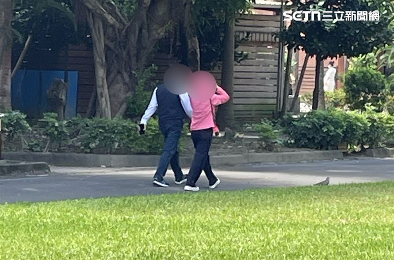 T男直擊妻子與Y男在校園漫步，已對兩人提侵害配偶權告訴。（圖／T男提供）