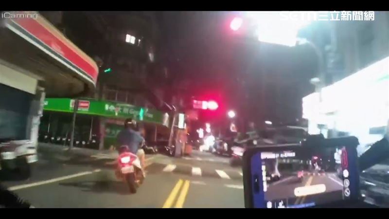 北市陳男毒駕騎車拒檢逃逸，還一路闖紅燈、蛇行。（圖／翻攝畫面）
