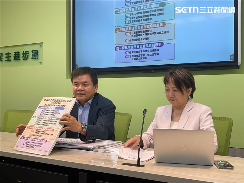 莊瑞雄表示，想上街的人與呼籲上街的人要特別照顧自身健康，但藍營箭在弦上，不太可能懸崖勒馬，「我們祝福他的這一次活動可以成功」。（圖／記者楊士誼攝影）