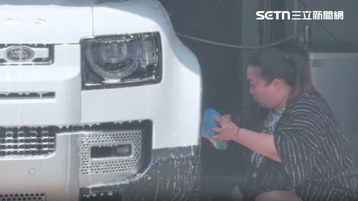 網紅蔡阿嘎昔日元老級員工蘿拉悄悄現身桃園二手洗車行工作