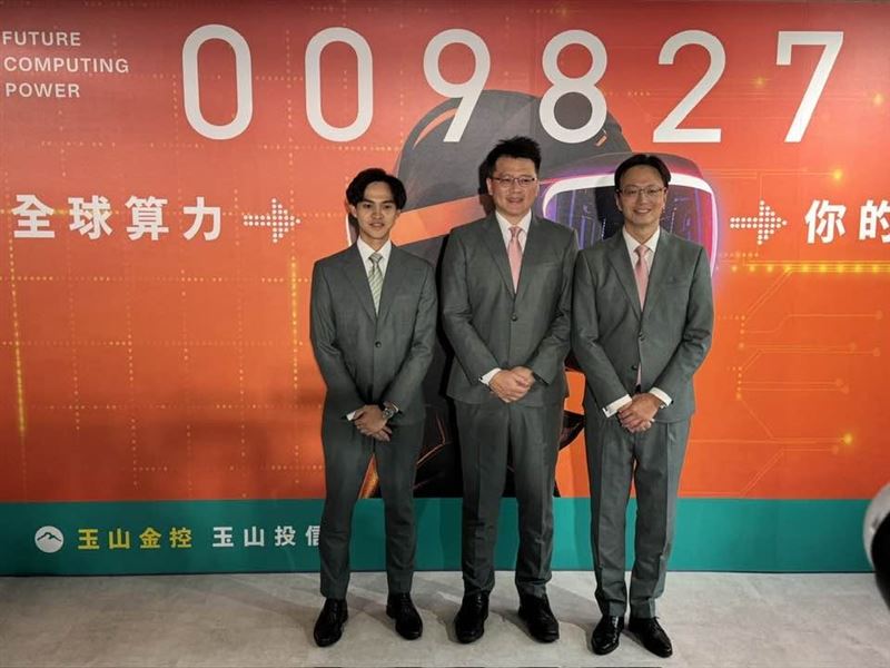 AI局勢大洗牌，全球引爆算力搶奪戰！國內投信業者首發「全球算力ETF」，跳脫純軟體迷思，資金雷達狂掃半導體、綠能基建甚至SPACE X等50檔跨國巨頭。趁美股本益比尚未過熱，這波從地表直衝外太空的硬核商機，正成為市場資金鎖定的強勢避風港。（圖／記者師瑞德攝影）