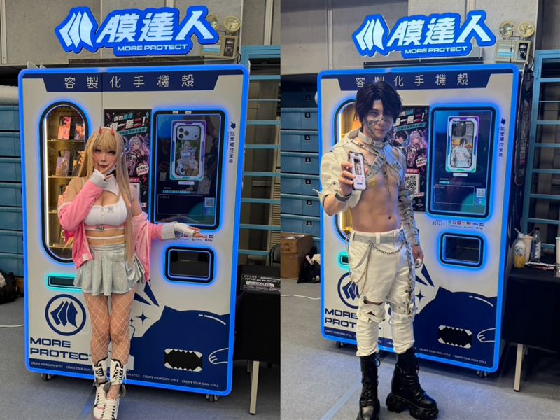 膜達人More Protect將智能印殼機搬進展場,讓創作者現場把自己的作品印成專屬手機殼帶回家。(圖/膜達人More Protect提供)