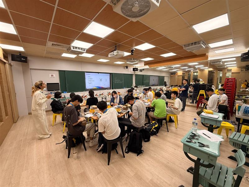 薇閣中學自7月20日至24日攜手亞利桑那州立大學（ASU），舉辦「暑期ASU跨域科技專題營」(圖／薇閣中學)