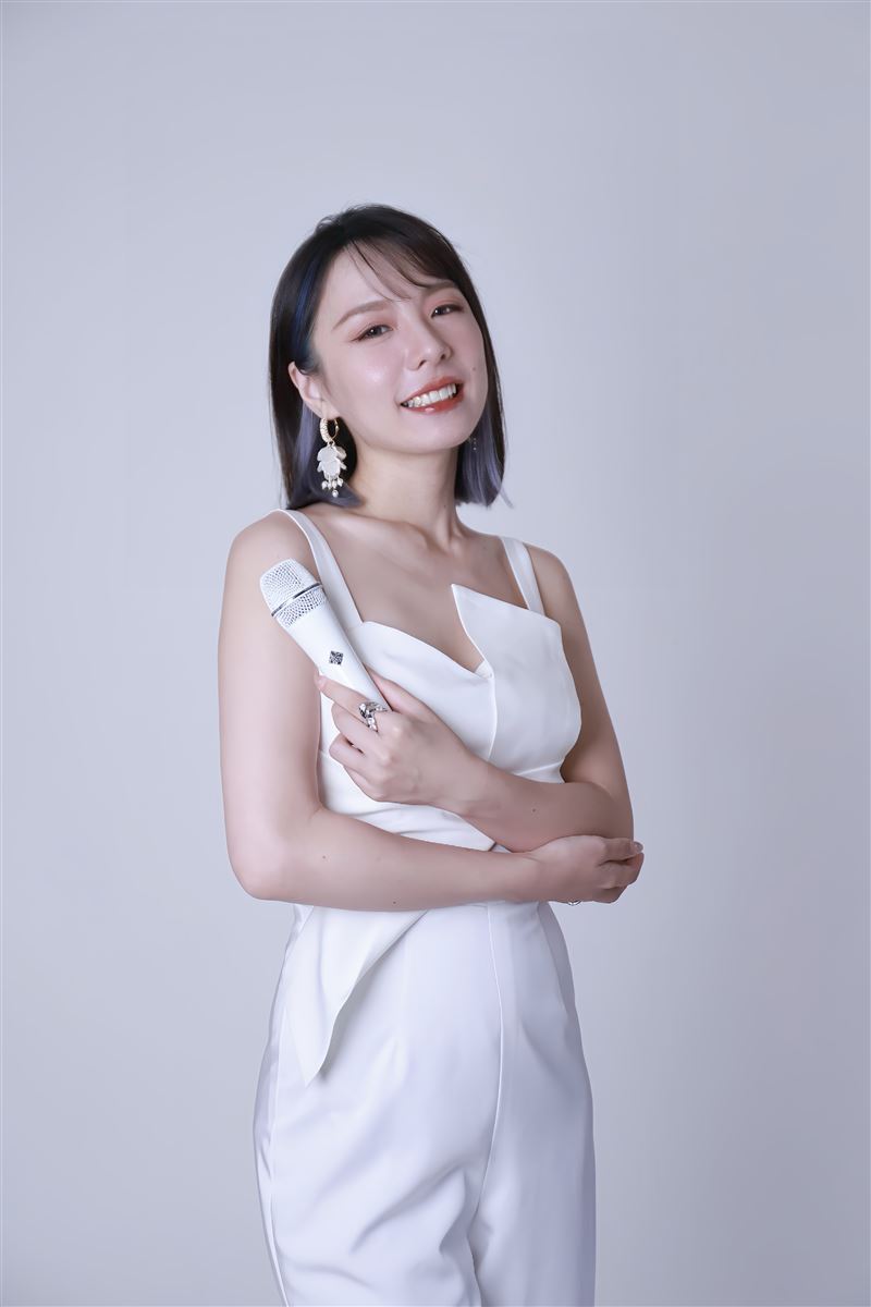17LIVE主播悠希YŪKI富有層次的嗓音深獲兩位評審大力稱許