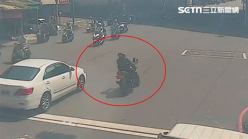警方初步不排除黃姓重機騎士,有疑似超速情形。(圖/翻攝畫面)