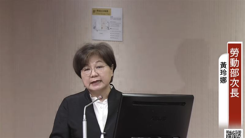 勞工團體今（23）日上午在立法院門口召開記者會，針對勞退新制的雇主強制提繳率20年來始終停留在6%的荒謬現狀發出嚴正抗議。勞動部次長黃玲娜出席「勞退新舊制相關修法」公聽會時強調，已與金管會合作，將提高提繳率列入2026年ESG評鑑的進階加分項，也在國家獎項中，將勞退新制雇主提繳率超過6%列為評選標準額外加分項目。（圖／翻攝國會頻道）